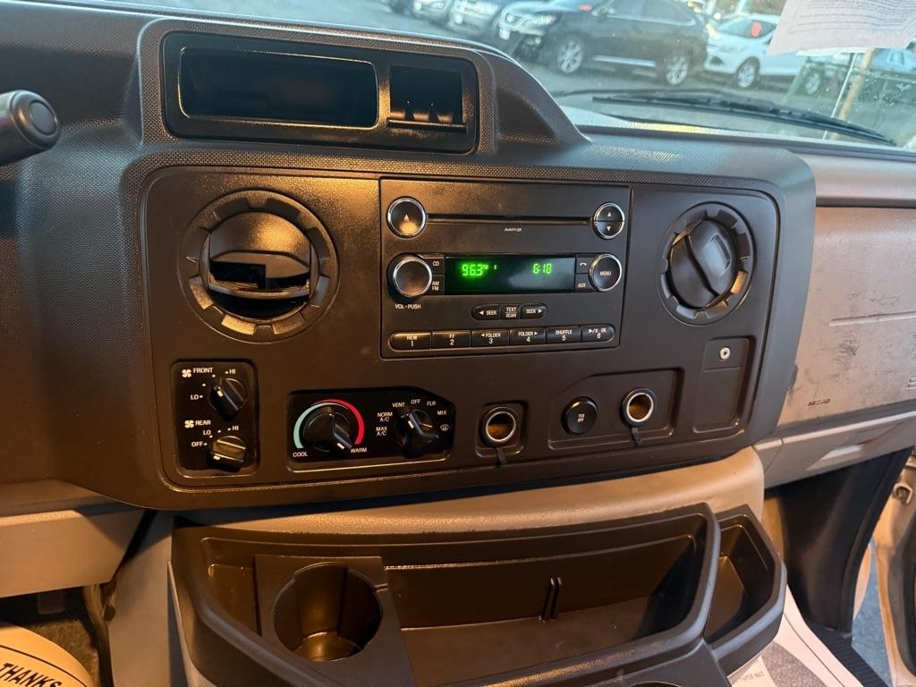 Ford Econoline E-350 XL Super Duty Extended 2013