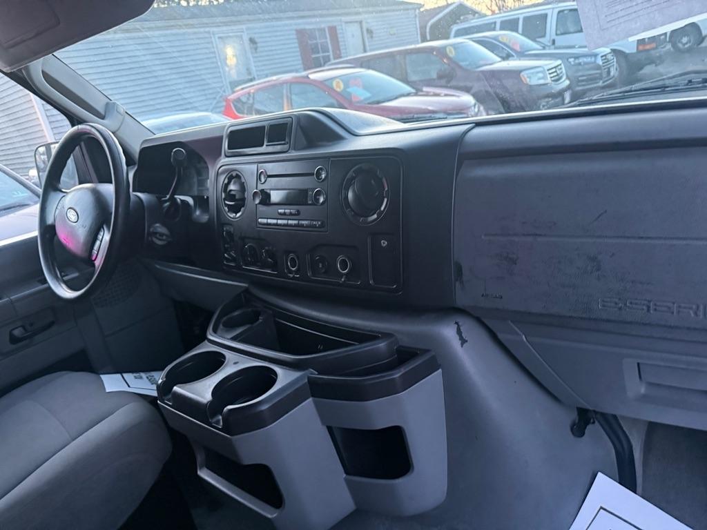 Ford Econoline E-350 XL Super Duty Extended 2013