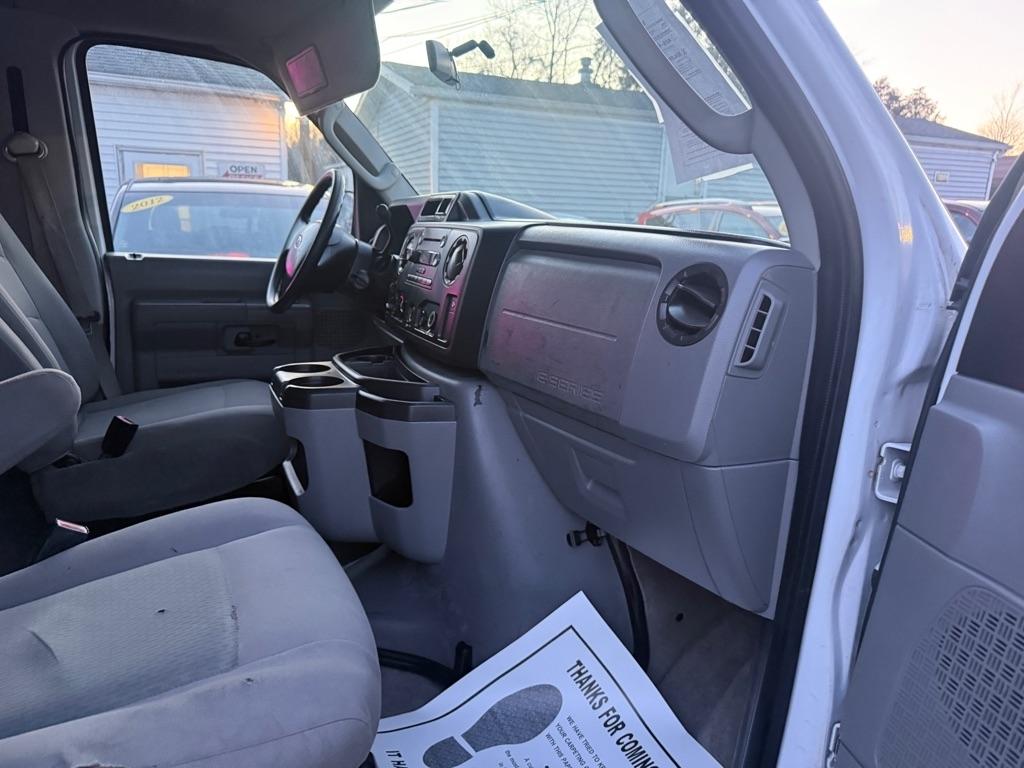 Ford Econoline E-350 XL Super Duty Extended 2013