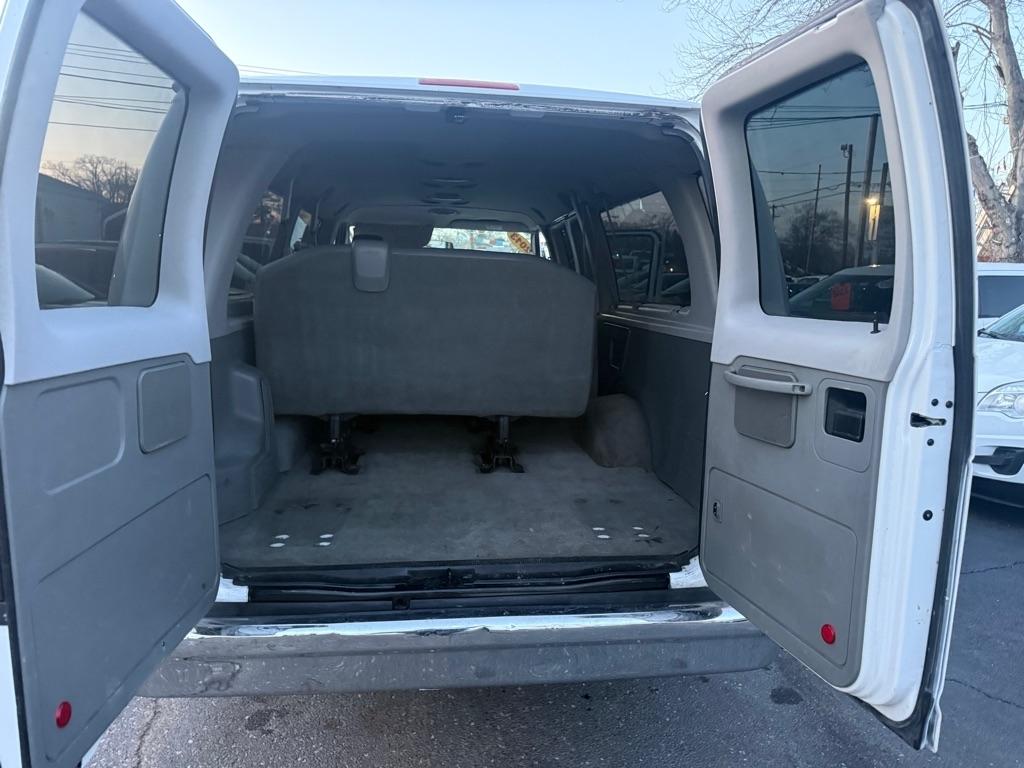 Ford Econoline E-350 XL Super Duty Extended 2013