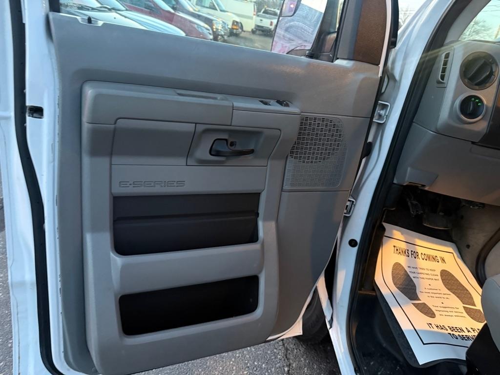 Ford Econoline E-350 XL Super Duty Extended 2013