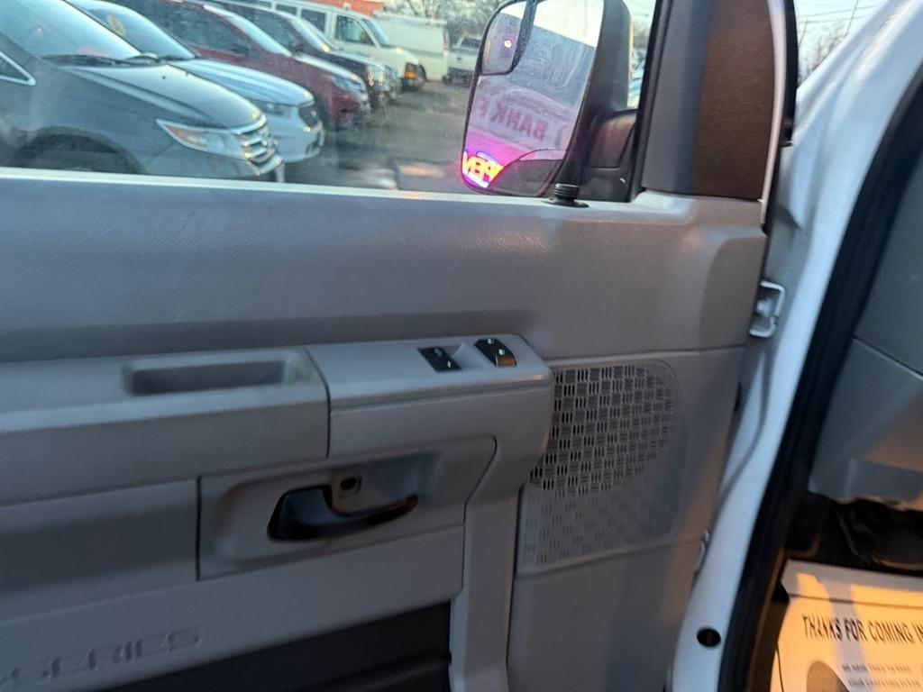 Ford Econoline E-350 XL Super Duty Extended 2013