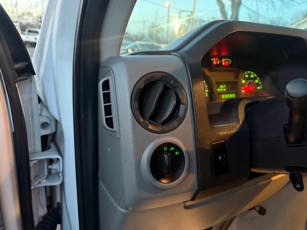 Ford Econoline E-350 XL Super Duty Extended 2013