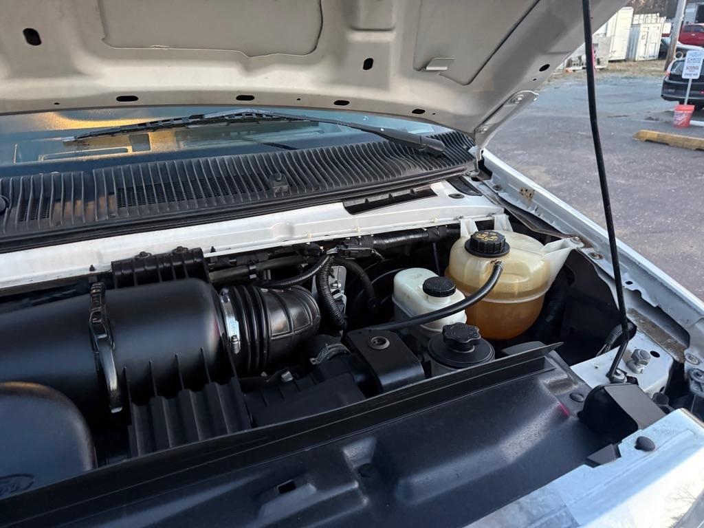 Ford Econoline E-350 XL Super Duty Extended 2013