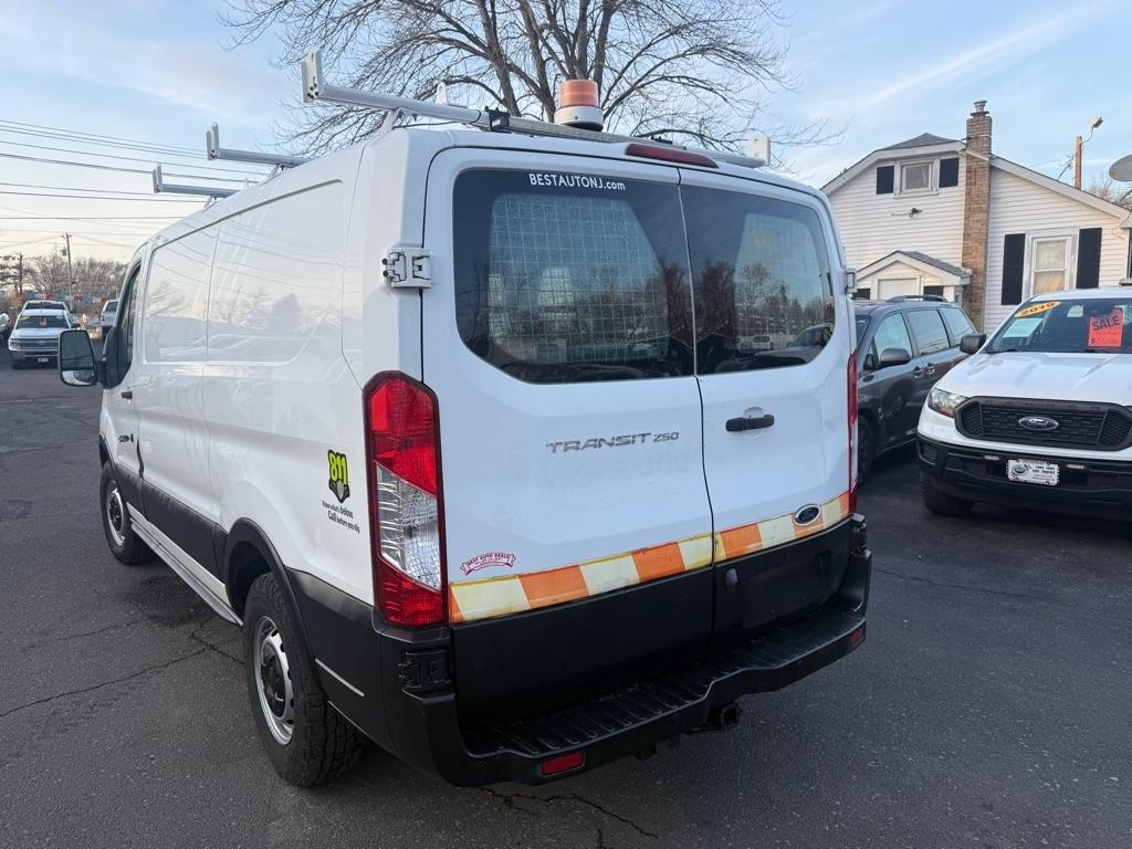 Ford Transit 250 Van Low Roof 60/40 Pass.130-in. WB 2016