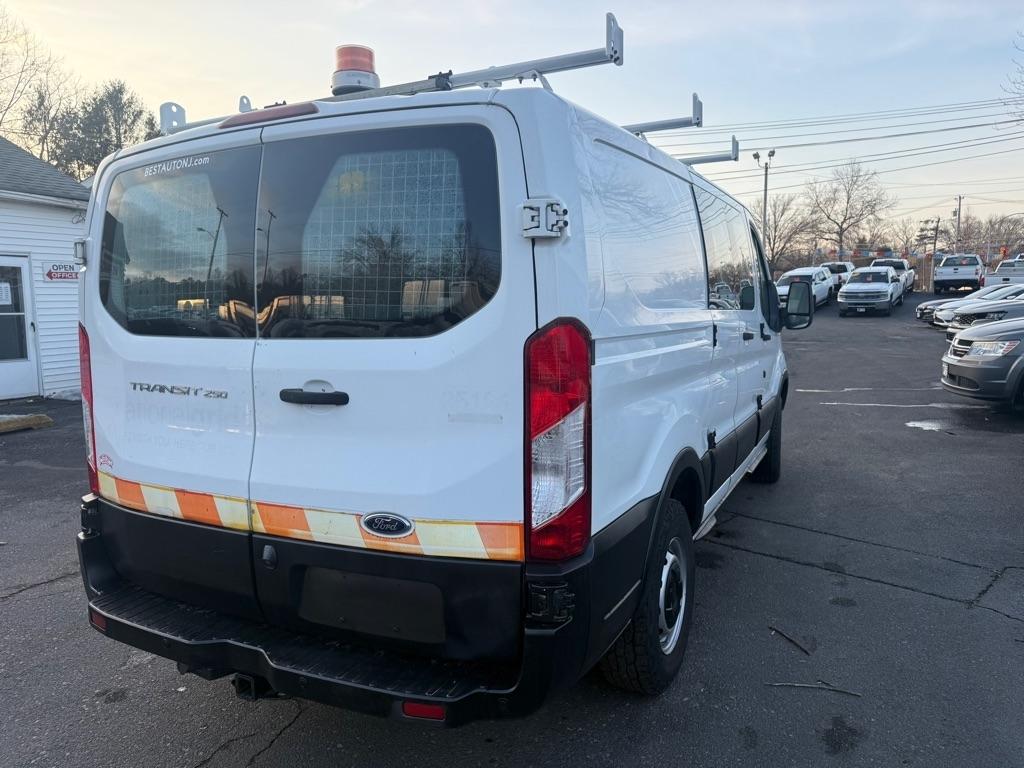 Ford Transit 250 Van Low Roof 60/40 Pass.130-in. WB 2016