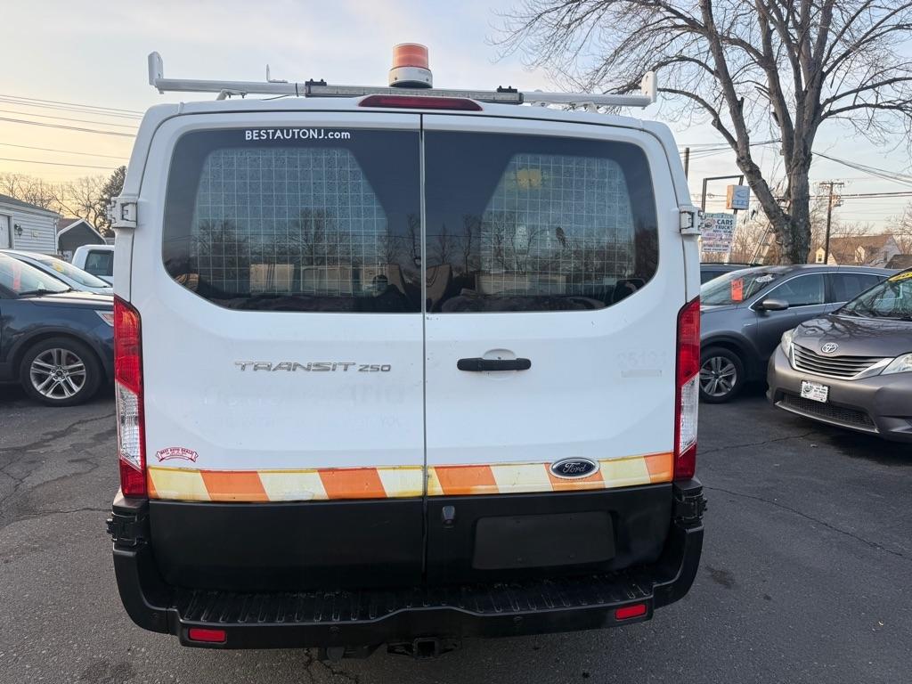 Ford Transit 250 Van Low Roof 60/40 Pass.130-in. WB 2016