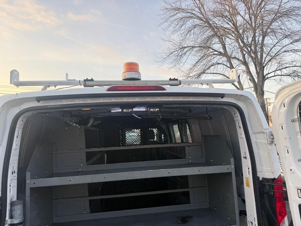 Ford Transit 250 Van Low Roof 60/40 Pass.130-in. WB 2016