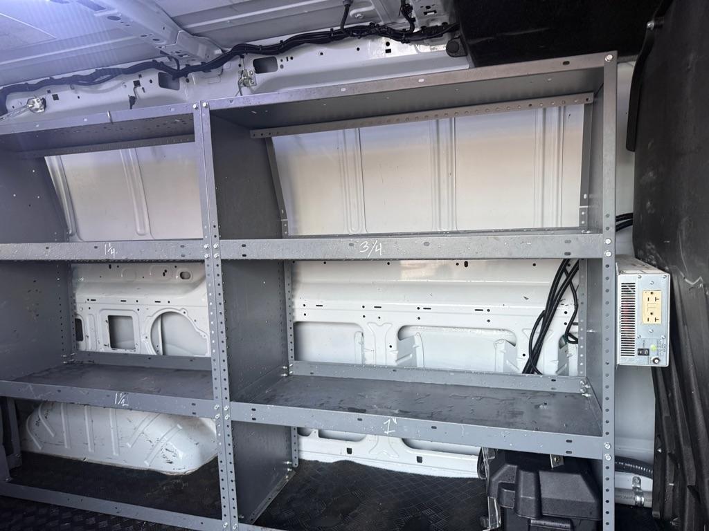 Ford Transit 250 Van Low Roof 60/40 Pass.130-in. WB 2016