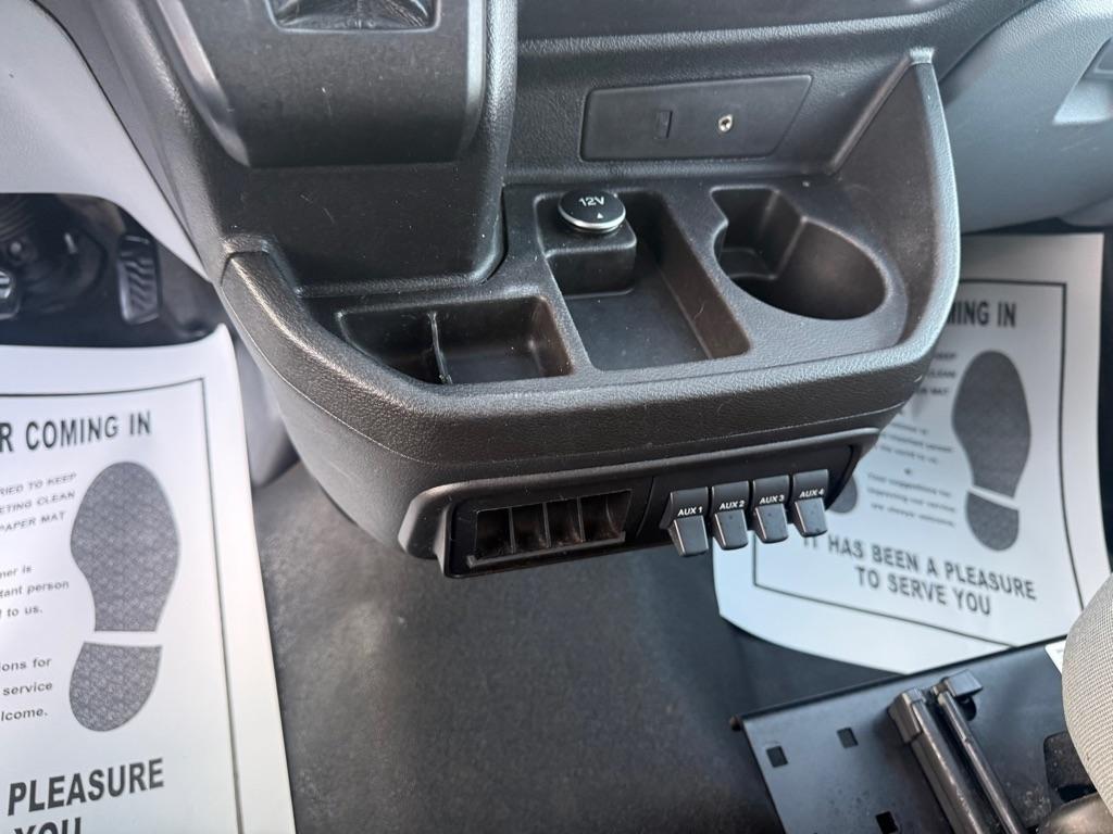 Ford Transit 250 Van Low Roof 60/40 Pass.130-in. WB 2016