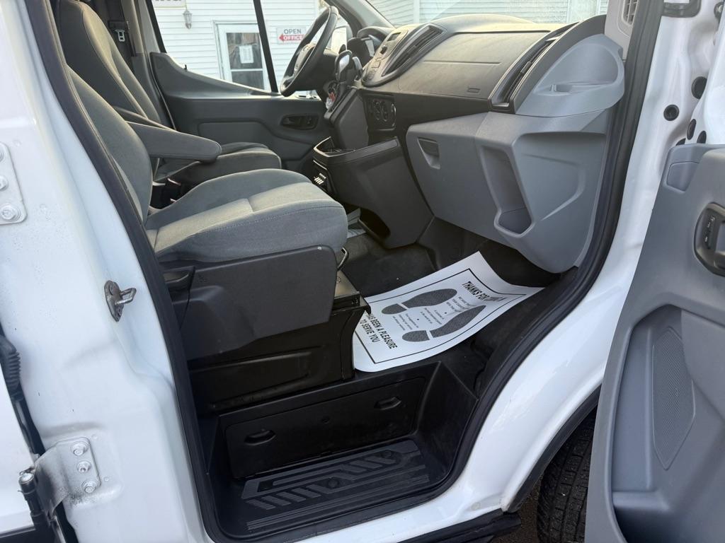 Ford Transit 250 Van Low Roof 60/40 Pass.130-in. WB 2016
