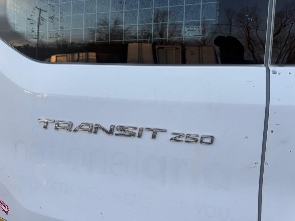 Ford Transit 250 Van Low Roof 60/40 Pass.130-in. WB 2016