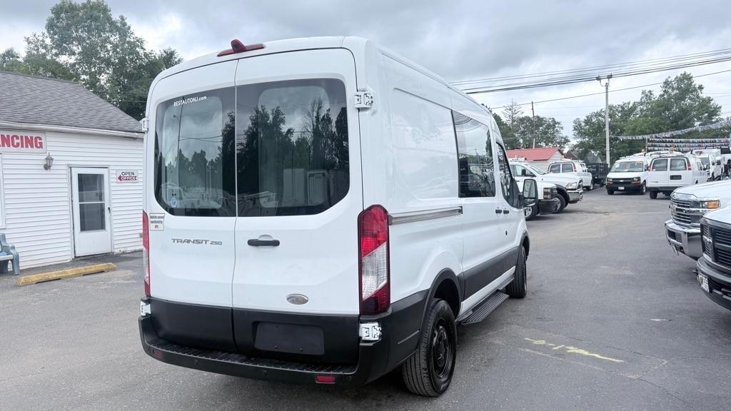 Ford Transit 250 Van Med. Roof w/Sliding Pass. 130-in. WB 2015