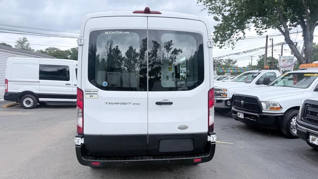 Ford Transit 250 Van Med. Roof w/Sliding Pass. 130-in. WB 2015