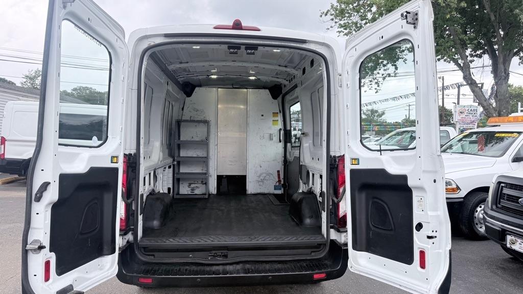 Ford Transit 250 Van Med. Roof w/Sliding Pass. 130-in. WB 2015