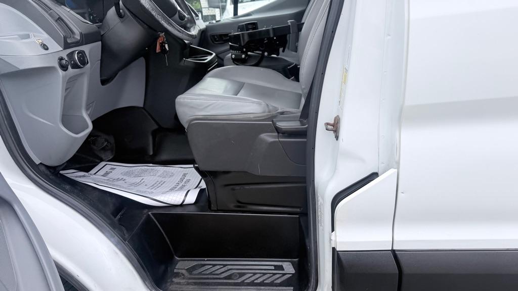 Ford Transit 250 Van Med. Roof w/Sliding Pass. 130-in. WB 2015