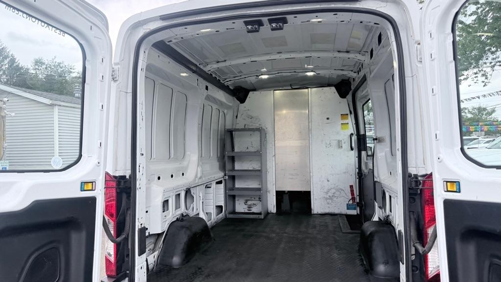 Ford Transit 250 Van Med. Roof w/Sliding Pass. 130-in. WB 2015