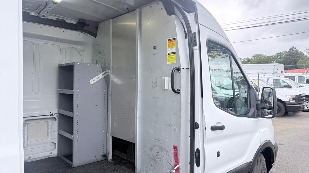 Ford Transit 250 Van Med. Roof w/Sliding Pass. 130-in. WB 2015
