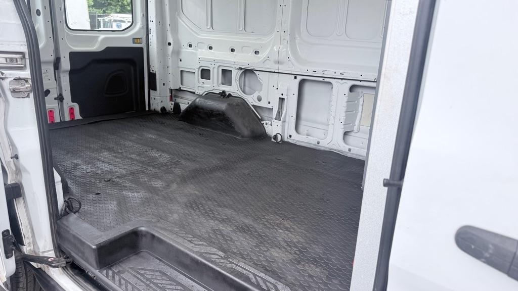 Ford Transit 250 Van Med. Roof w/Sliding Pass. 130-in. WB 2015