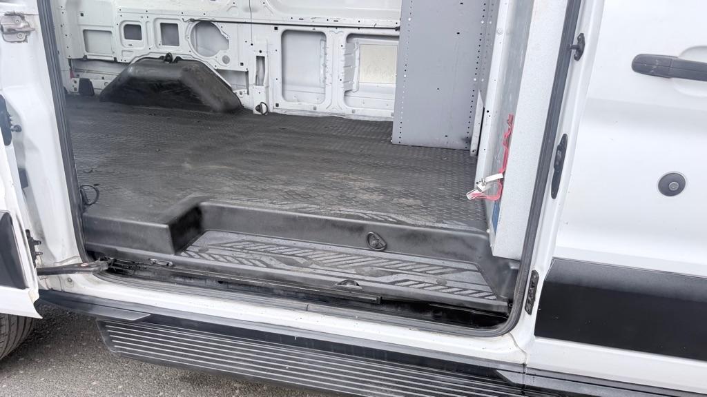 Ford Transit 250 Van Med. Roof w/Sliding Pass. 130-in. WB 2015