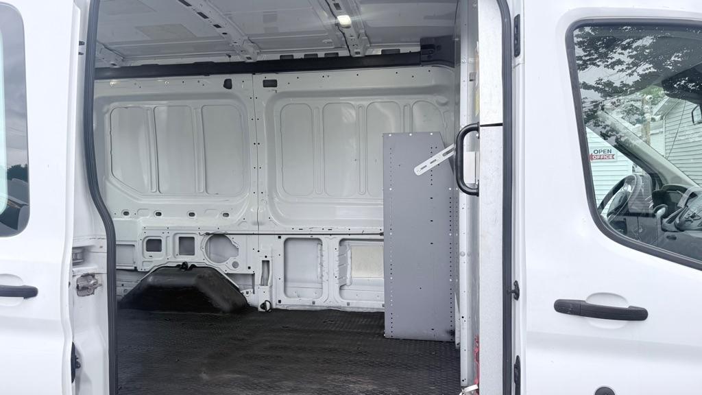 Ford Transit 250 Van Med. Roof w/Sliding Pass. 130-in. WB 2015