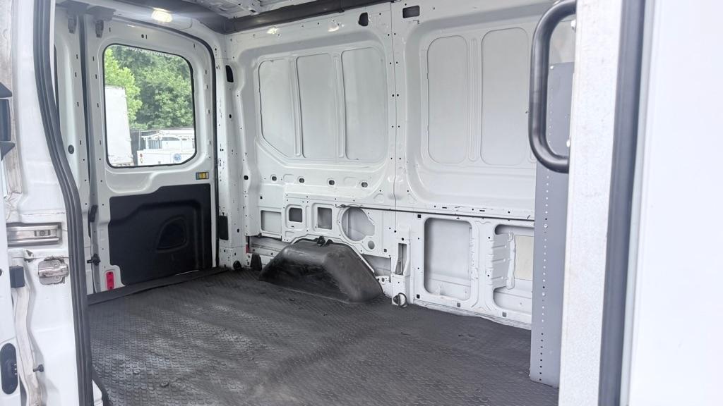 Ford Transit 250 Van Med. Roof w/Sliding Pass. 130-in. WB 2015