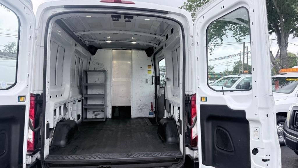 Ford Transit 250 Van Med. Roof w/Sliding Pass. 130-in. WB 2015