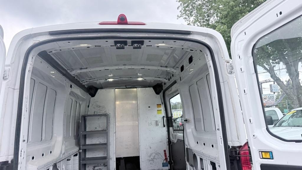 Ford Transit 250 Van Med. Roof w/Sliding Pass. 130-in. WB 2015