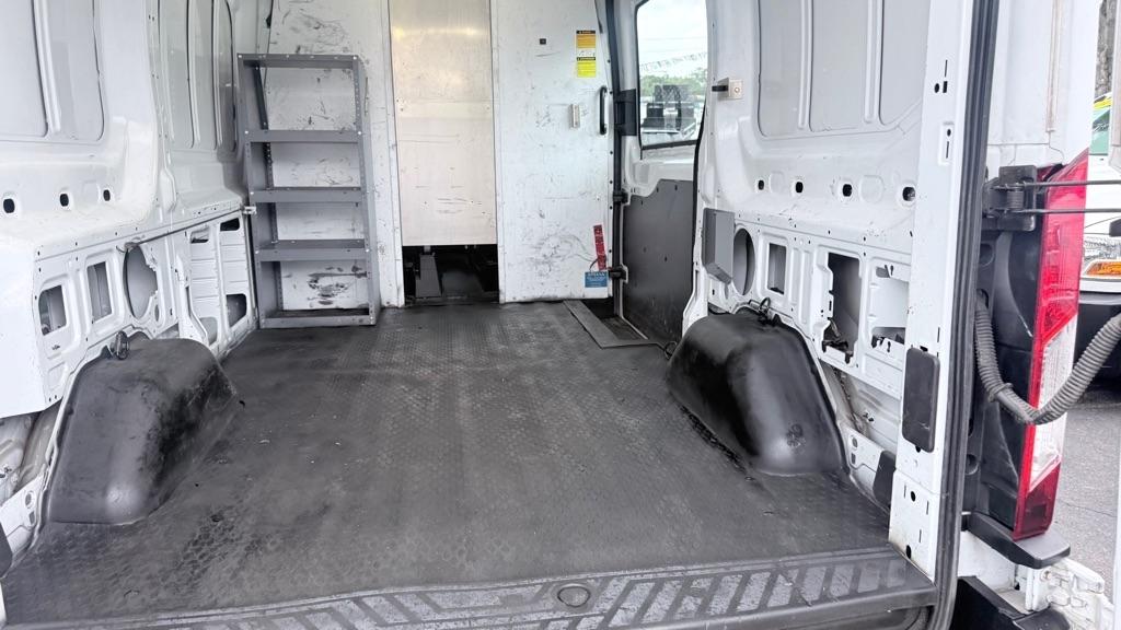 Ford Transit 250 Van Med. Roof w/Sliding Pass. 130-in. WB 2015
