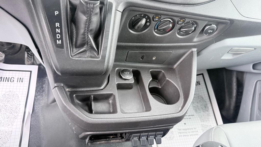 Ford Transit 250 Van Med. Roof w/Sliding Pass. 130-in. WB 2015