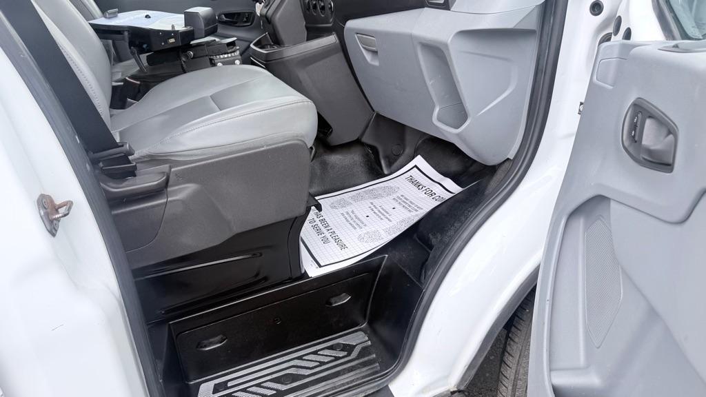 Ford Transit 250 Van Med. Roof w/Sliding Pass. 130-in. WB 2015