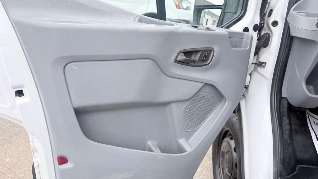 Ford Transit 250 Van Med. Roof w/Sliding Pass. 130-in. WB 2015