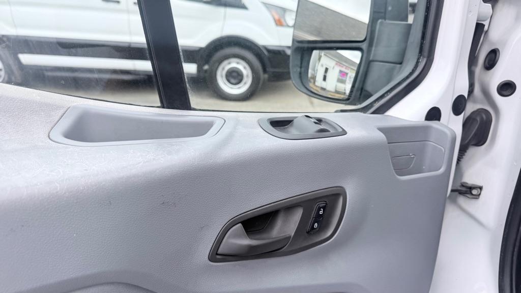 Ford Transit 250 Van Med. Roof w/Sliding Pass. 130-in. WB 2015