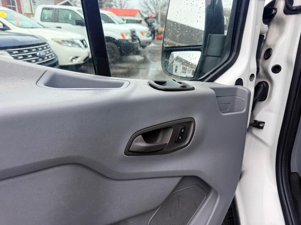 Ford Transit 250 Van Low Roof 60/40 Pass.130-in. WB 2016