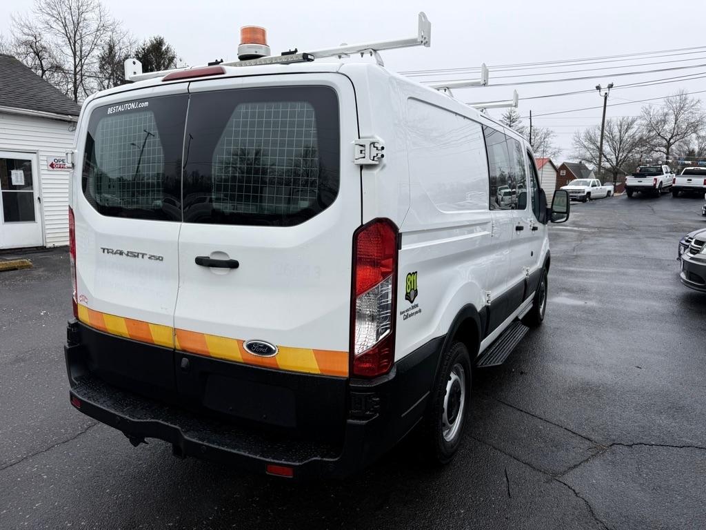 Ford Transit 250 Van Low Roof 60/40 Pass.130-in. WB 2016