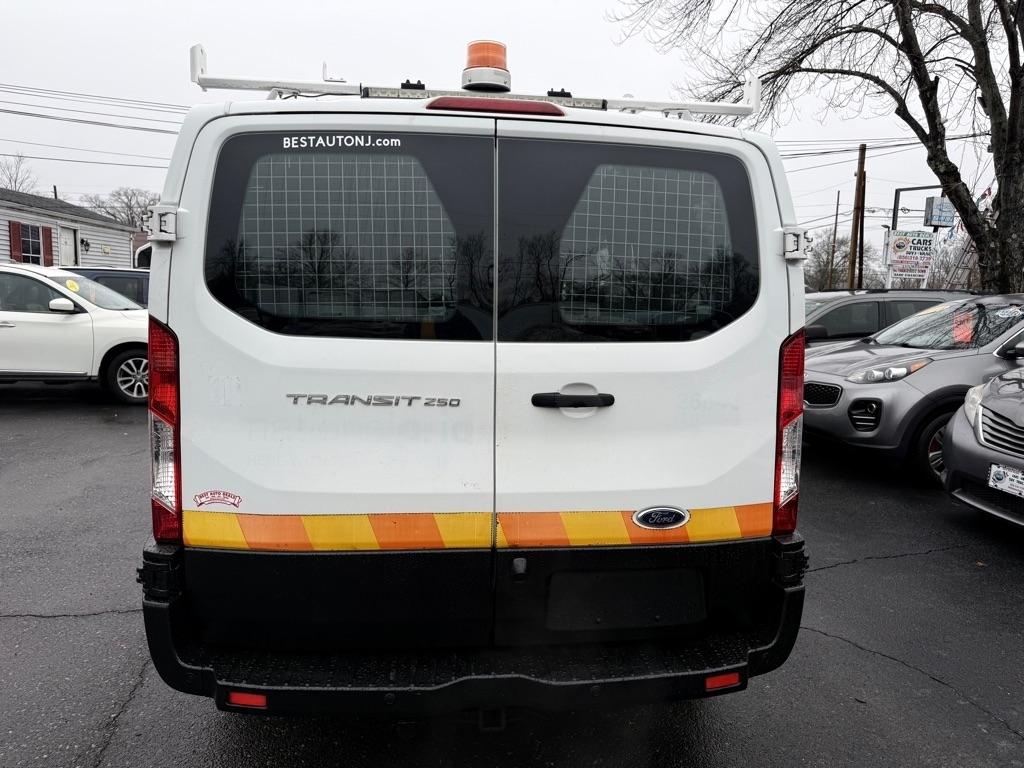 Ford Transit 250 Van Low Roof 60/40 Pass.130-in. WB 2016