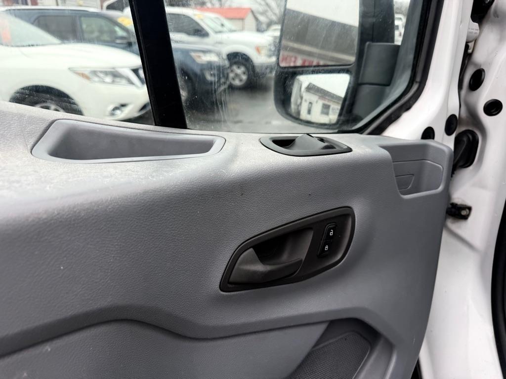 Ford Transit 250 Van Low Roof 60/40 Pass.130-in. WB 2016