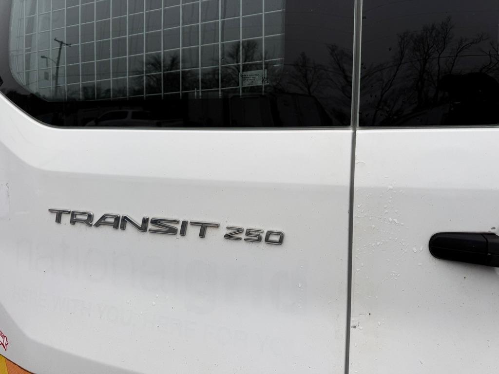 Ford Transit 250 Van Low Roof 60/40 Pass.130-in. WB 2016