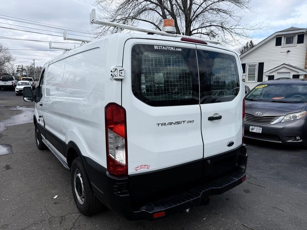 Ford Transit 250 Van Low Roof 60/40 Pass.130-in. WB 2015