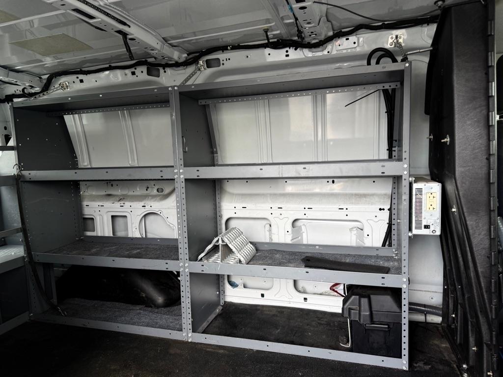 Ford Transit 250 Van Low Roof 60/40 Pass.130-in. WB 2015