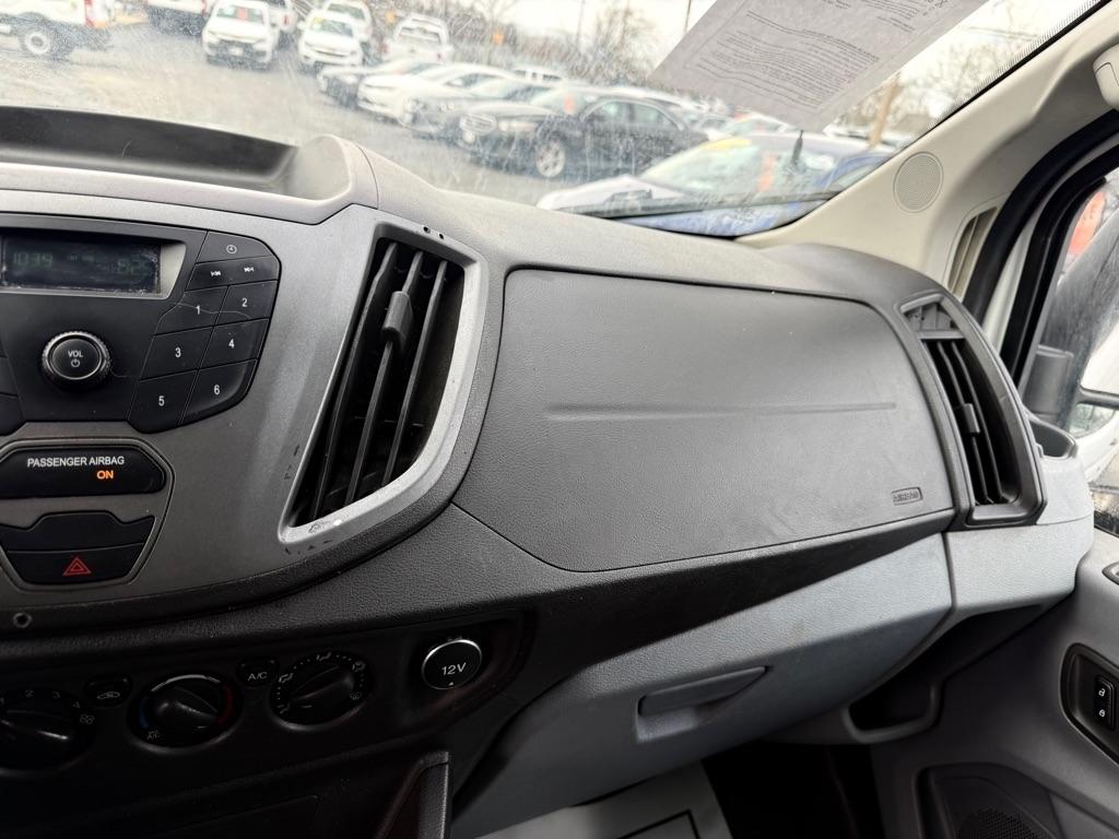 Ford Transit 250 Van Low Roof 60/40 Pass.130-in. WB 2015