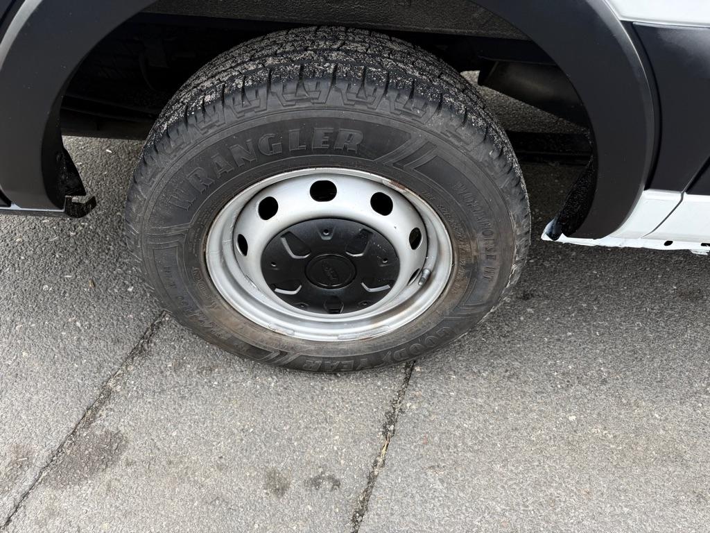 Ford Transit 250 Van Low Roof 60/40 Pass.130-in. WB 2015