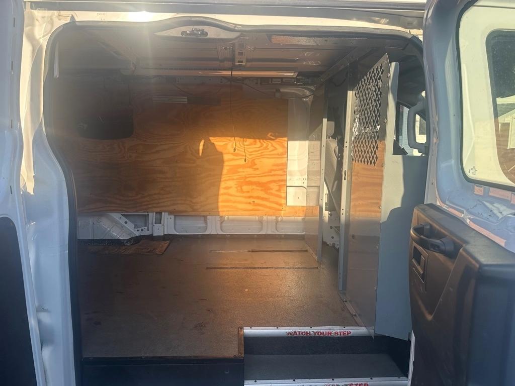 Ford Transit 250 Van Low Roof 60/40 Pass.130-in. WB 2016