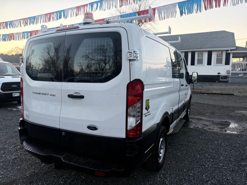 Ford Transit 250 Van Low Roof 60/40 Pass.130-in. WB 2016
