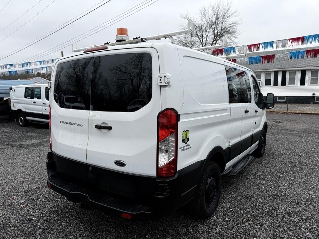 Ford Transit 250 Van Low Roof 60/40 Pass.130-in. WB 2016