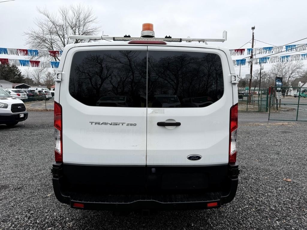 Ford Transit 250 Van Low Roof 60/40 Pass.130-in. WB 2016