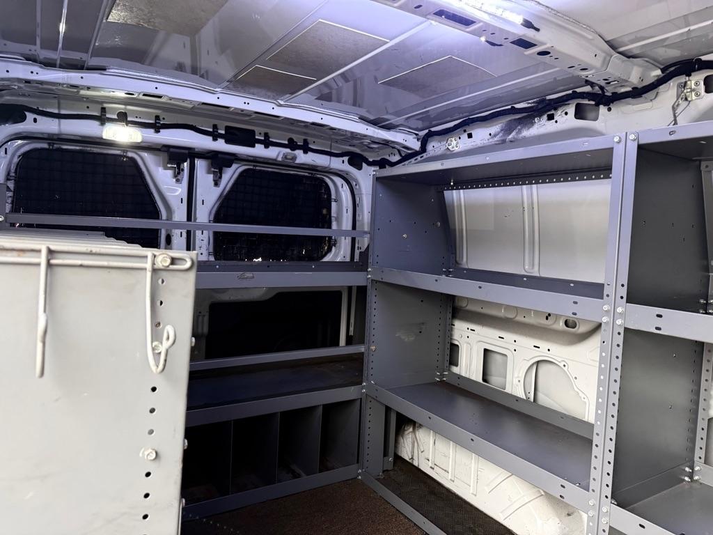 Ford Transit 250 Van Low Roof 60/40 Pass.130-in. WB 2016