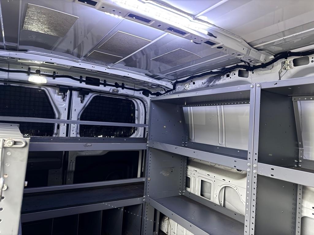 Ford Transit 250 Van Low Roof 60/40 Pass.130-in. WB 2016