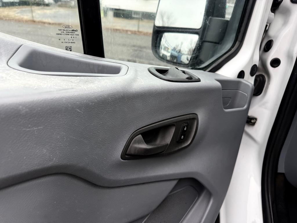 Ford Transit 250 Van Low Roof 60/40 Pass.130-in. WB 2016