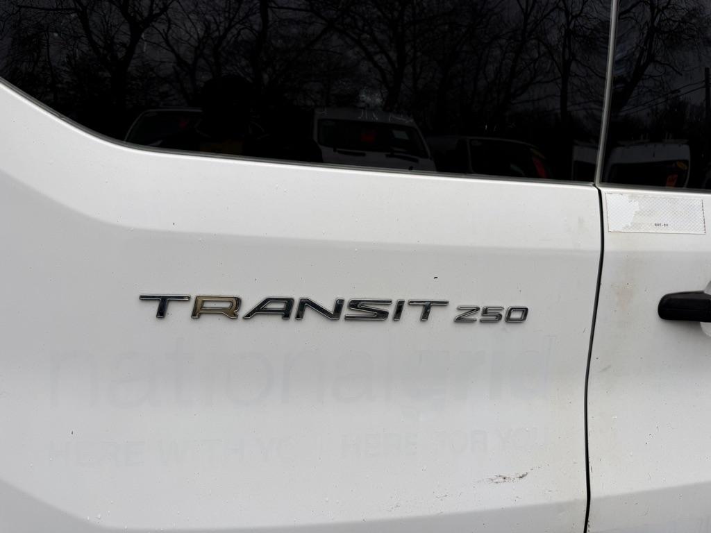 Ford Transit 250 Van Low Roof 60/40 Pass.130-in. WB 2016